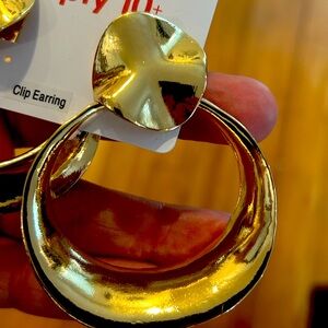 NEVER WORN CLIP ON EARRINGS